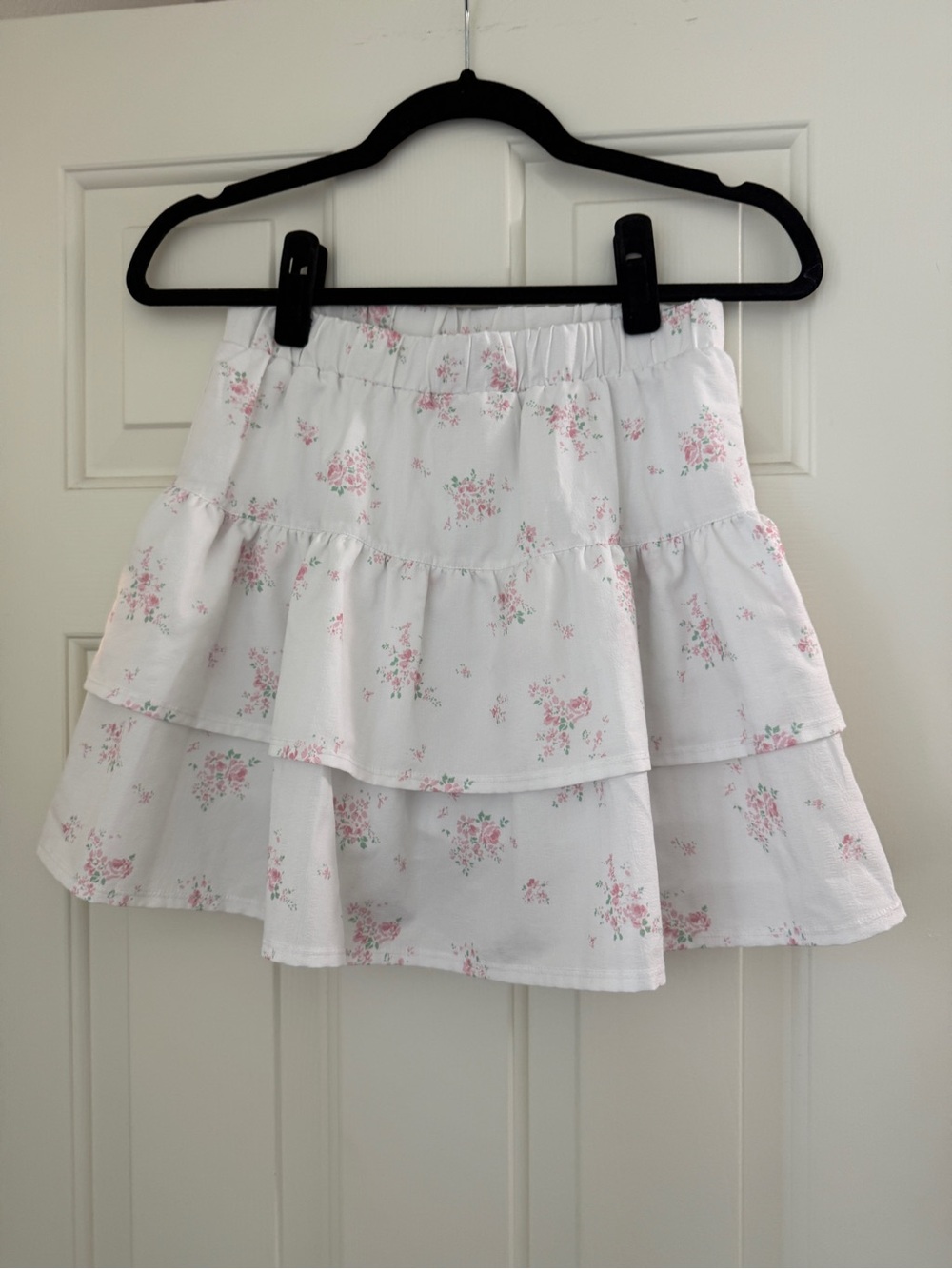 The Prairie by Rachel Ashwell White Tiered Floral Skort - Pink Rose Print
